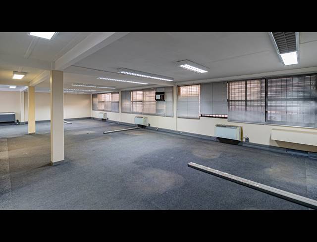 825M² OFFICE FOR SALE IN FERNDALE